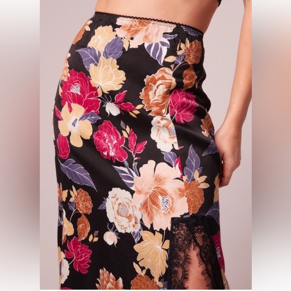 Band of the Free Lilou Black Floral Lace Slip Midi Skirt Size Small $78 MSRP NWT - Picture 2 of 9